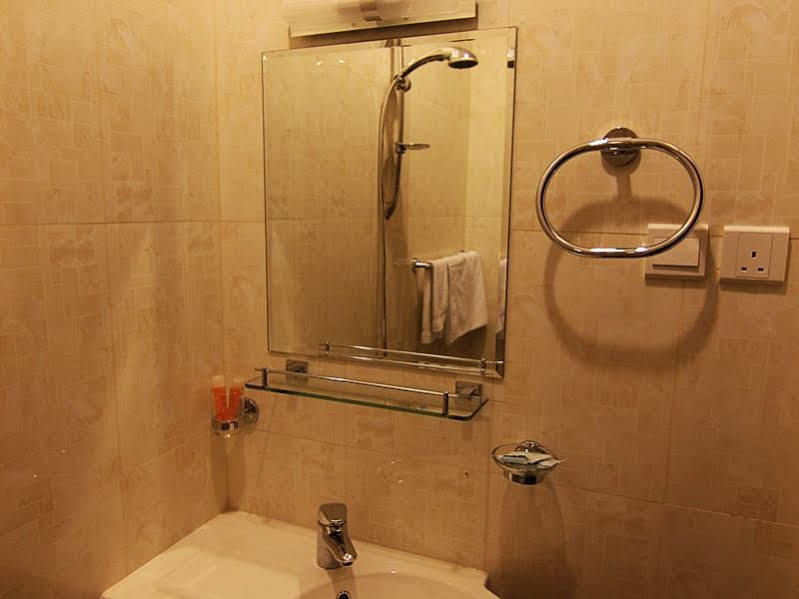 Flora Suites Aparthotel 4*